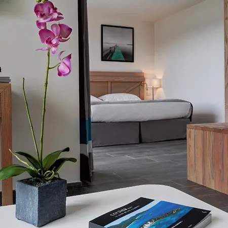 Carre Noir فندق 4*