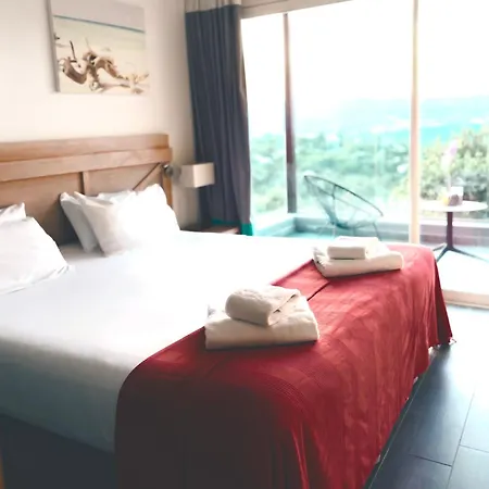 Carre Noir فندق 4*