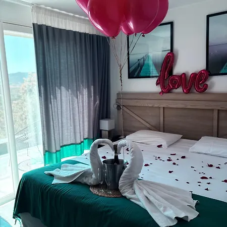 Carre Noir بورتو فيكشْيو