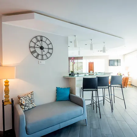 Carre Noir بورتو فيكشْيو