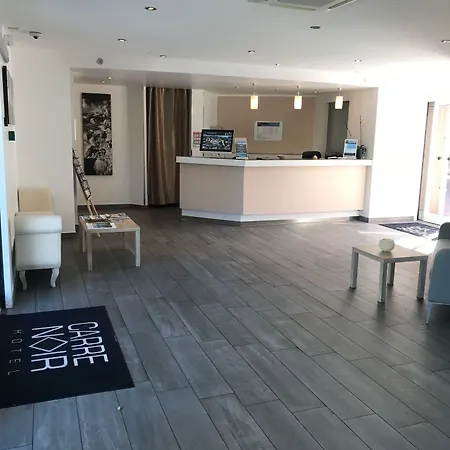 Carre Noir فندق 4*