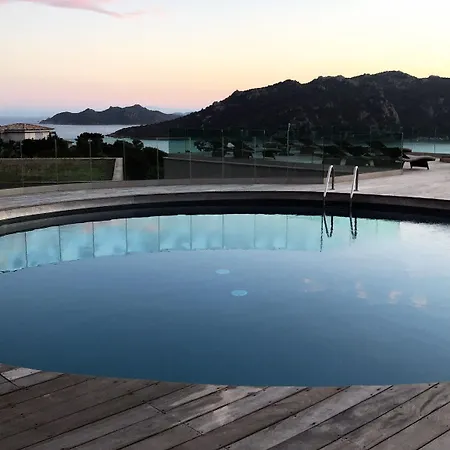 Carre Noir فندق 4*